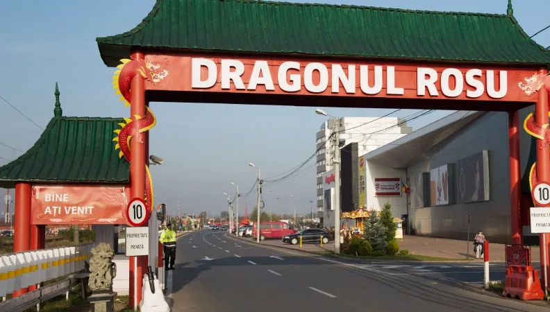 Descinderi și controale în Complexul Dragonul Roșu. Comercianții de echipamente, verificați de autorități