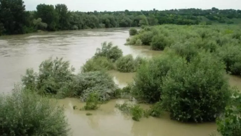 Alertă hidrologică. Cod galben de inundații în bazine hidrografice din cinci județe, până la miezul nopții