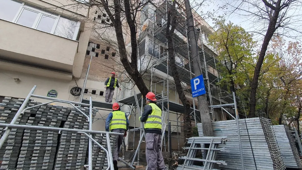 Anvelopările clădirilor vechi țin în viață piața de construcții din România