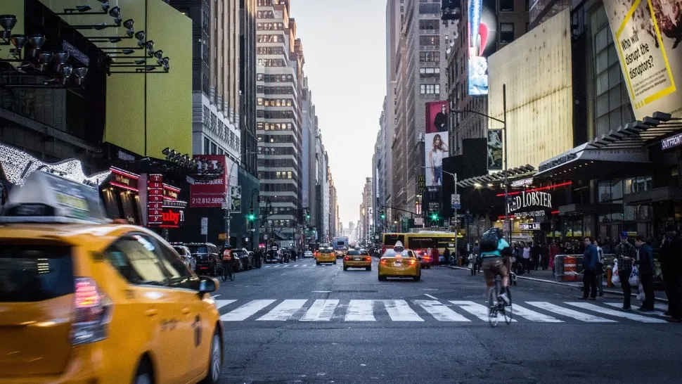 Decizie istorică în New York: primarul a blocat majorarea chiriilor pentru aproape un milion de locuințe