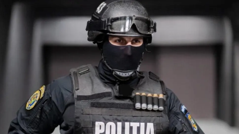 Scandal în Hunedoara! Bărbat anchetat după ce și-ar fi amenințat foștii colegi cu un pistol, filmat și postat online