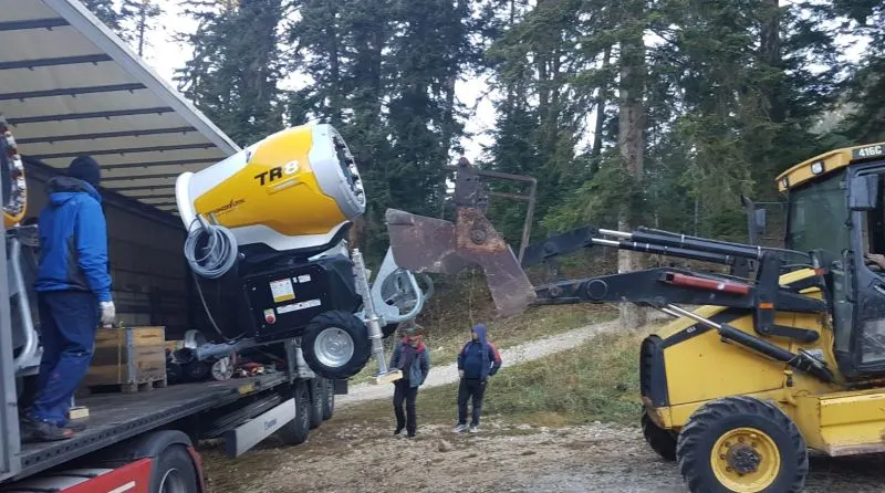 Zăpada artificială va fi produsă și ziua, pe pârtiile din Poiană
