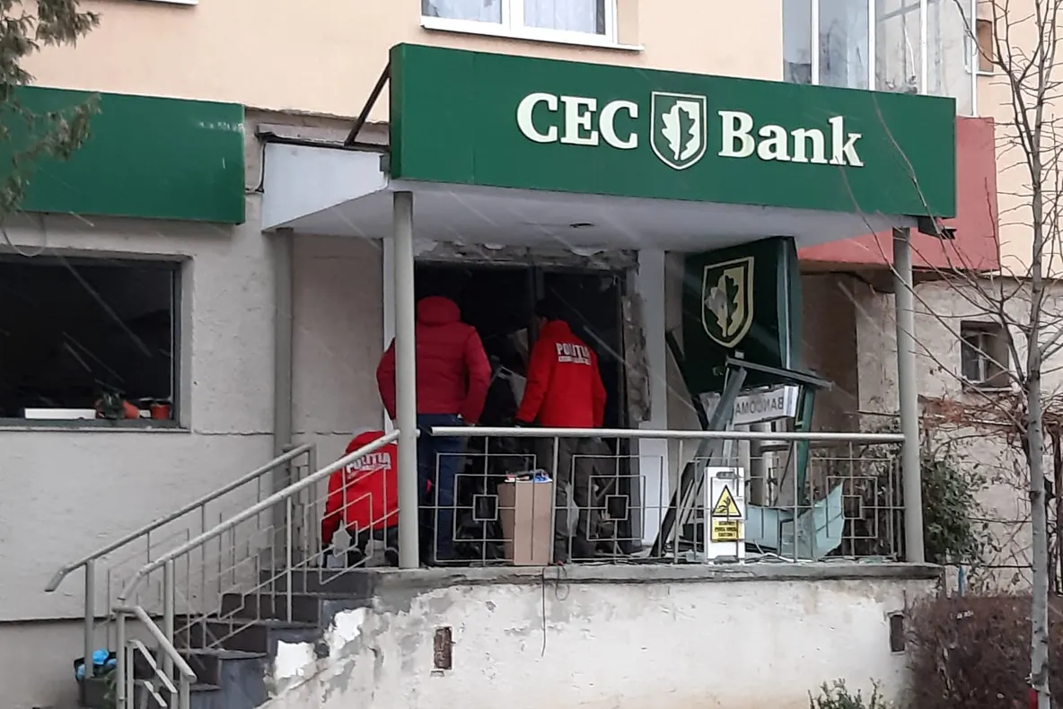 FOTO + VIDEO Jaf ca-n filme, la Brașov! Bancomat aruncat în aer