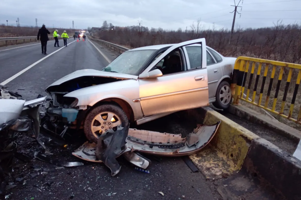 FOTO Accident rutier cu cinci victime, pe DN 1. Trafic BLOCAT