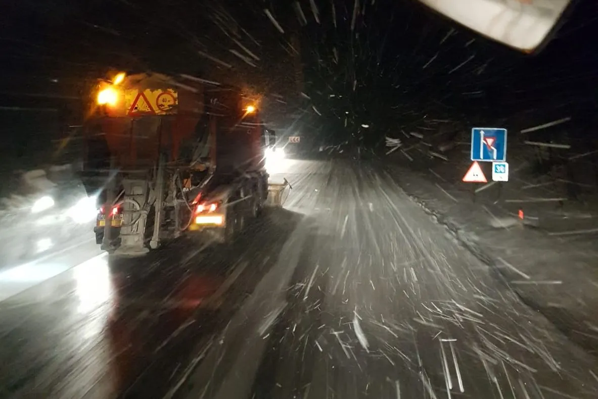 VIDEO Ninge viscolit în județul Brașov! Care este starea drumurilor naționale?