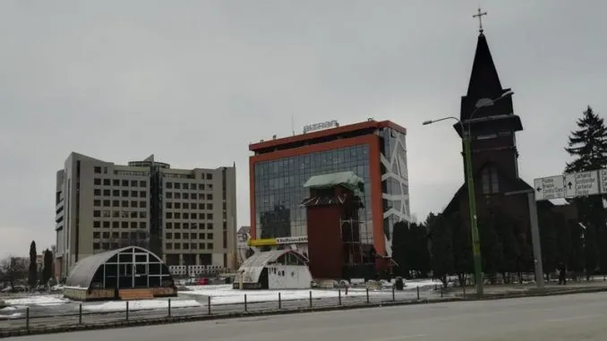 Clopotnița unei biserici din Brașov, construită ILEGAL