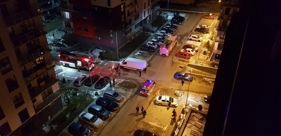 FOTO + VIDEO Acumulare de gaze, într-un bloc din Brașov! Zeci de locatari au fost EVACUAȚI