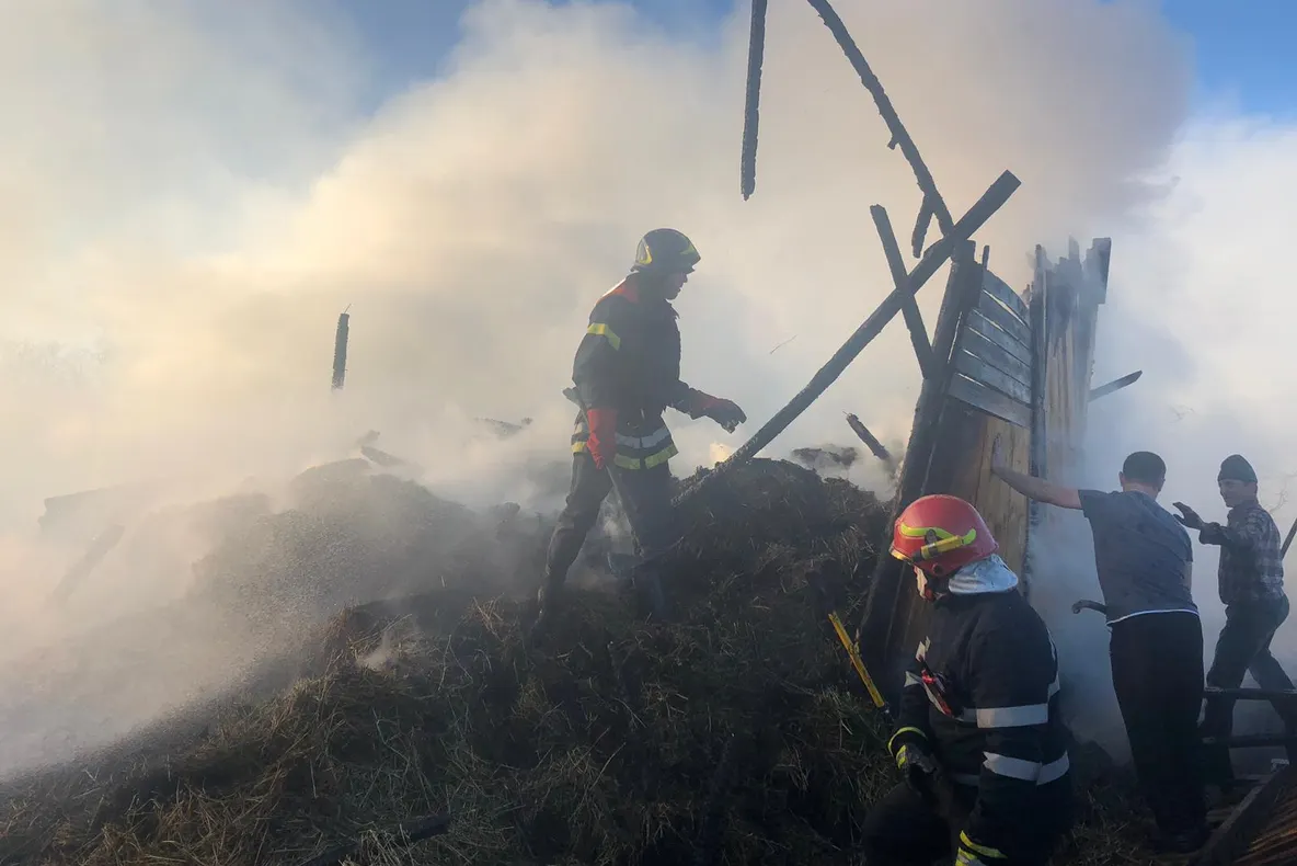 ULTIMĂ ORĂ: Arde o casă din Prejmer