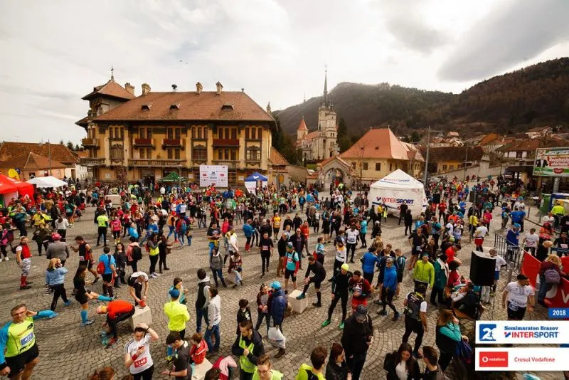 FOTO + VIDEO Semimaratonul Brașovului, astăzi, în Piața Unirii