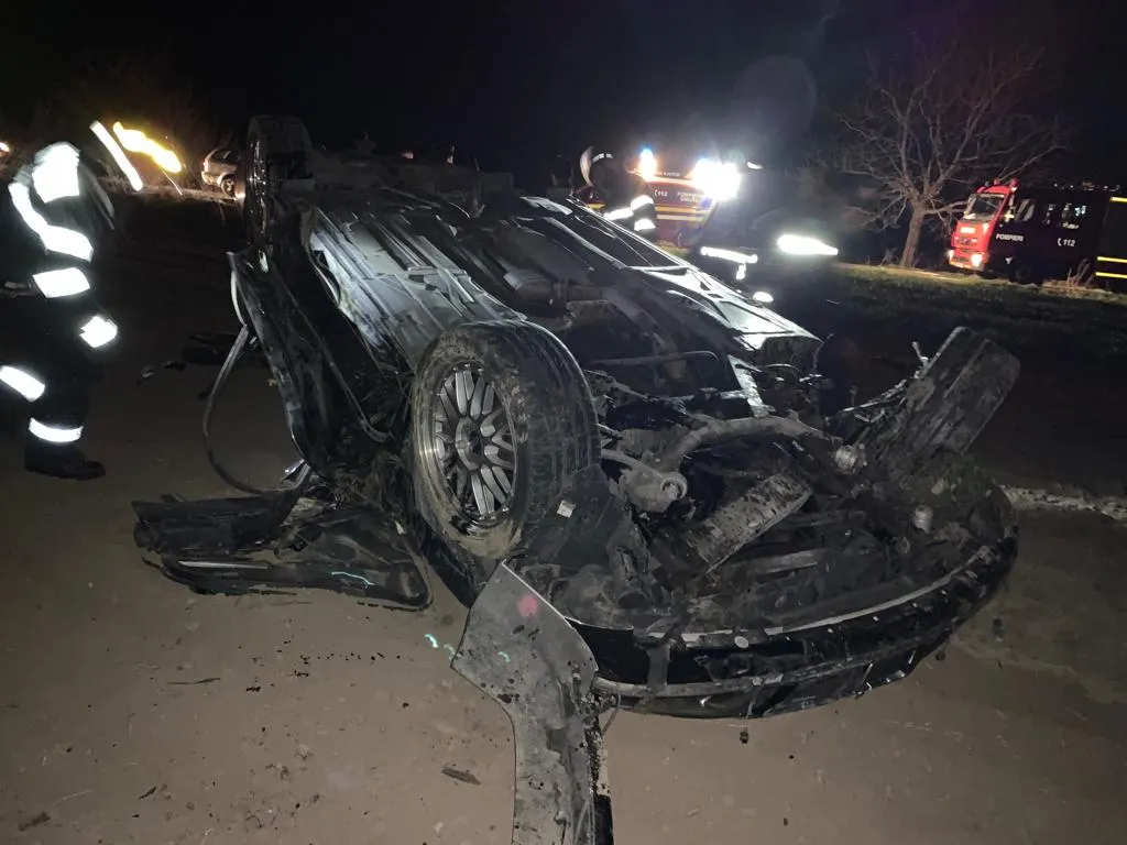 FOTO Autoturism răsturnat, ACUM, în judeţul Braşov