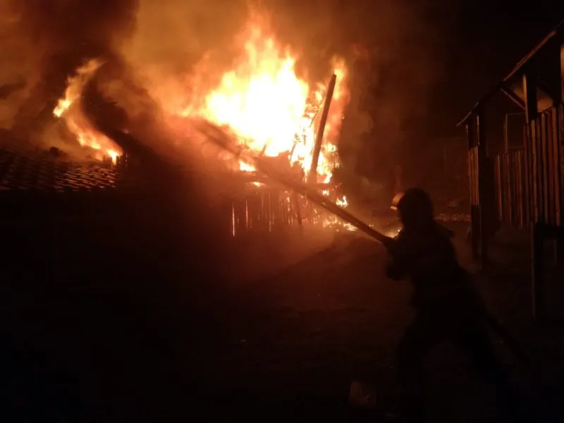 Incendiu în municipiul Braşov! Victimă în stare gravă