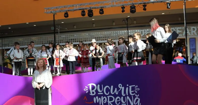 FOTO Peste 1.000 de elevi, la un festival școlar județean