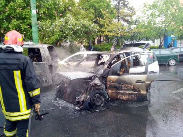 Autoturism în flăcări, în municipiul Brașov (VIDEO+FOTO)