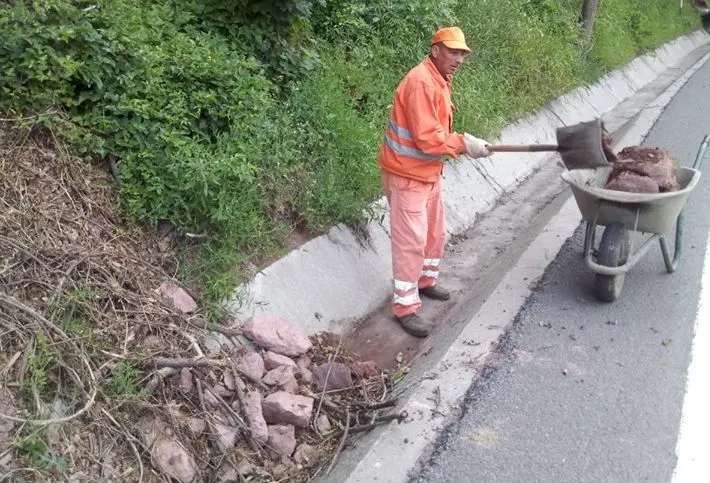 FOTO Lucrări de întreținere pe drumurile naționale din județul Brașov
