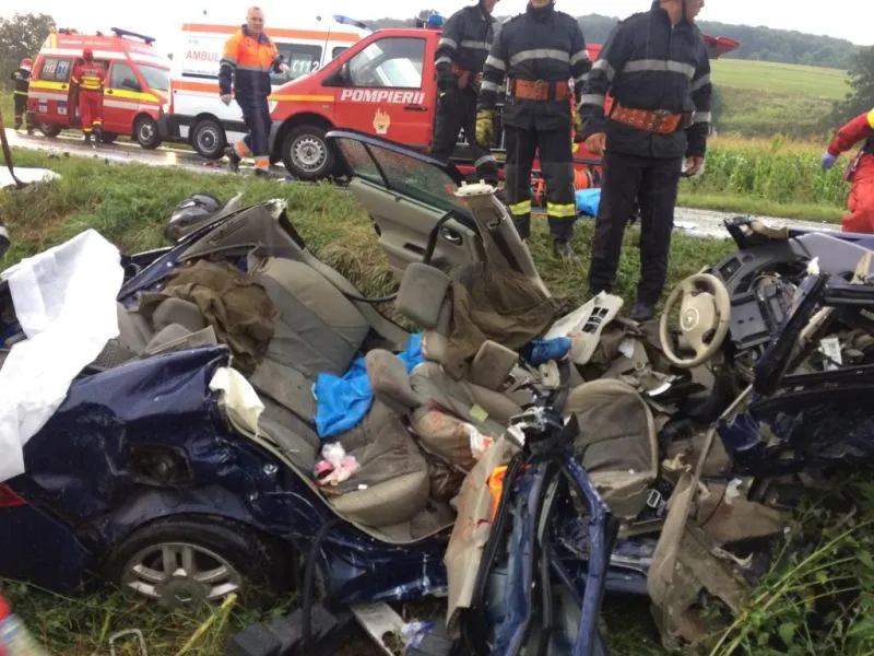 FOTO+VDEO Accident cu cinci victime, pe DN13! Două persoane au decedat