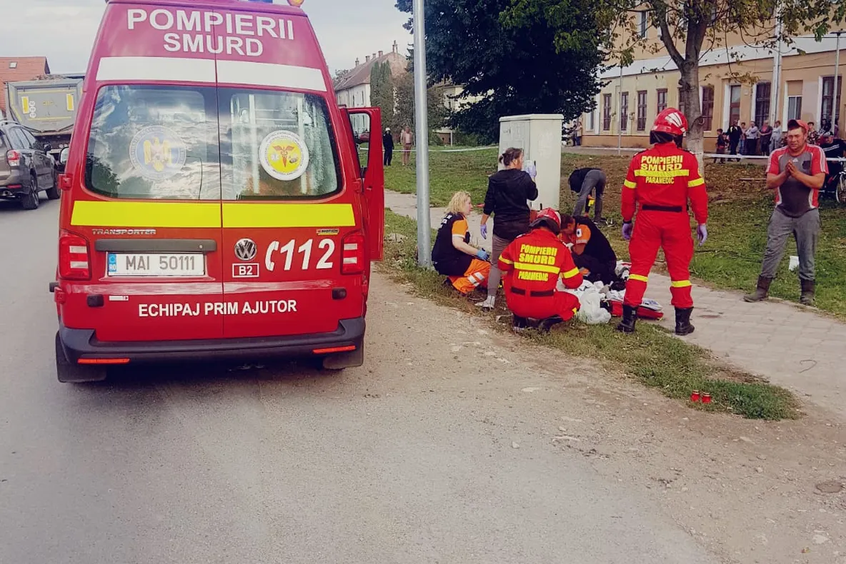 FOTO+VIDEO Teribil accident în judeţul Braşov! O fetiță de 8 ani și o bătrână au murit nevinovate, lovite de mașină!