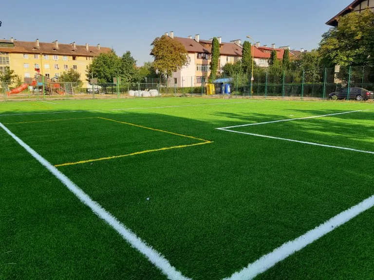 FOTO Acces GRATUIT pe noile terenuri de sport, modernizate, din Brașov