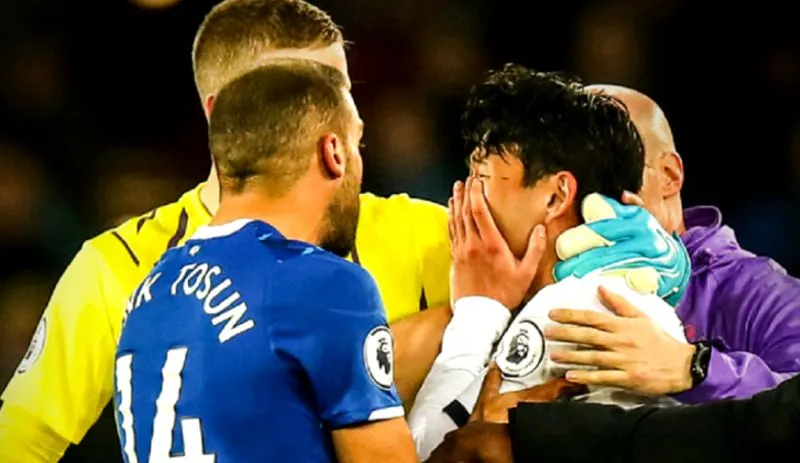 FOTO+VIDEO Accidentare îngrozitoare suferită de un fotbalist din Anglia