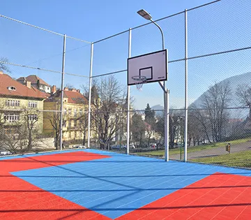 FOTO Teren de baschet modern, la Brașov