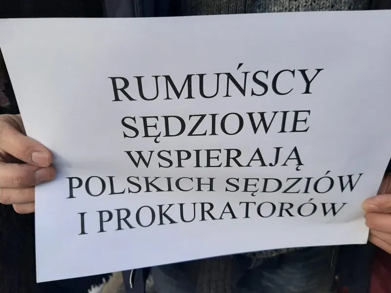 FOTO Magistrații brașoveni au ieșit în stradă