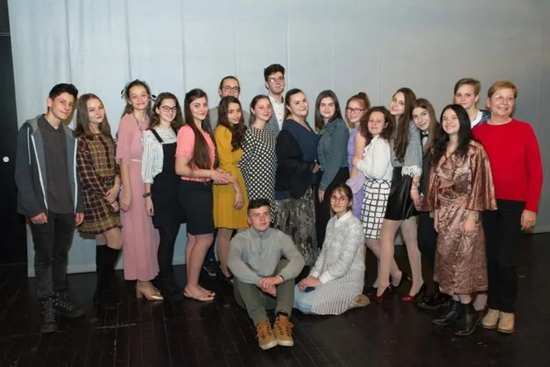 Elevii din Întorsura Buzăului vă invită la teatru!