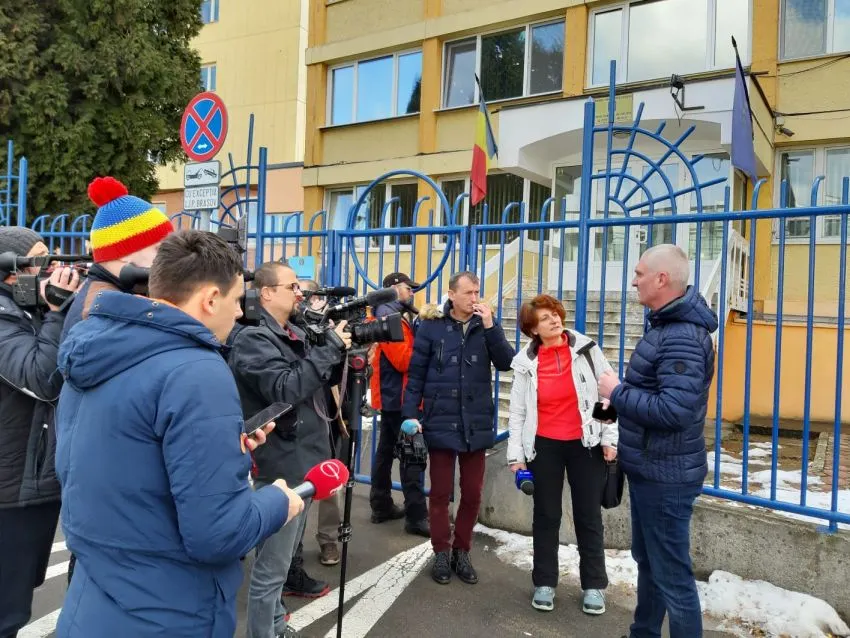 VIDEO Un consilier județean acuză Poliția Brașov: "Mi-au speriat copiii, iar acum se poartă ca niște comuniști!"