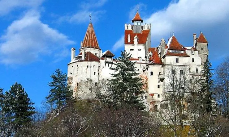 Atenție, vizitatori! Măsuri de protecție și la Castelul Bran!