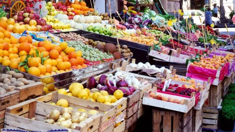 Piețele din municipiul Brașov NU se vor închide de mâine! Reguli noi, dar fără mutarea comercianților!