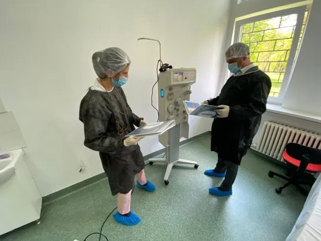 Tratament recent autorizat în România, pentru bolnavii infectați cu coronavirus, de astăzi, la Brașov!