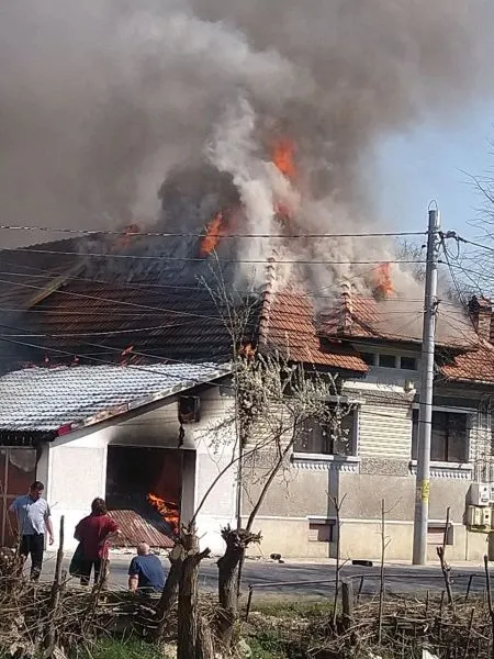 Incendiu, la Mândra!