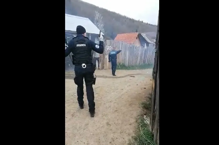 VIDEO 16 persoane reţinute, după scandalul de la Săcele! Poliţiştii au folosit focuri de armă!