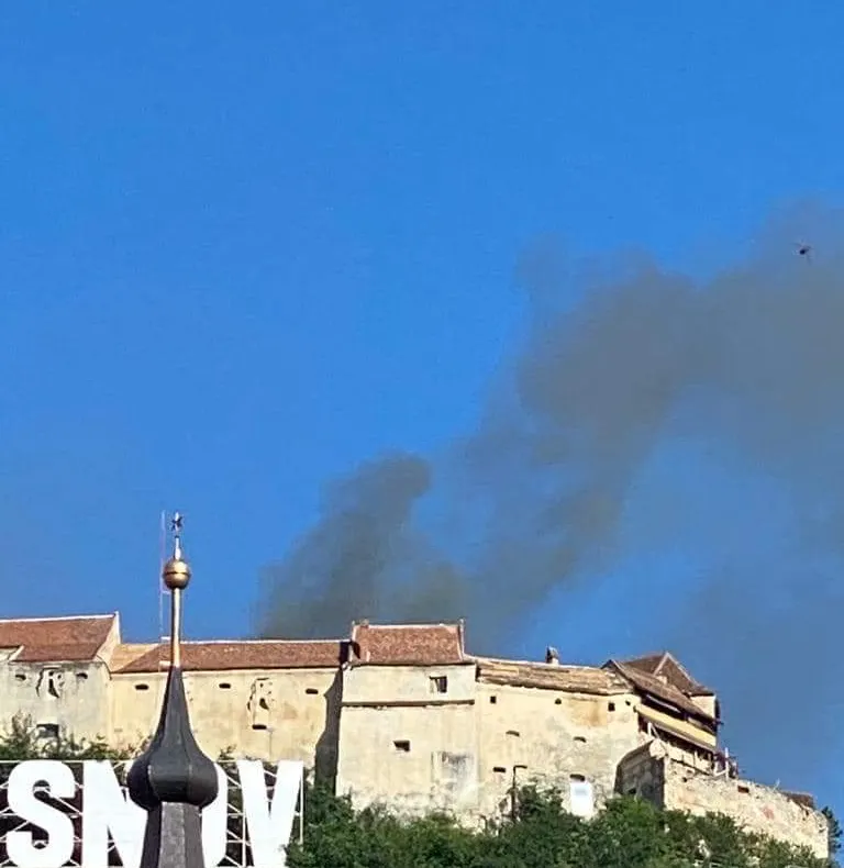 FOTO Incendiu la Cetatea Râşnov!
