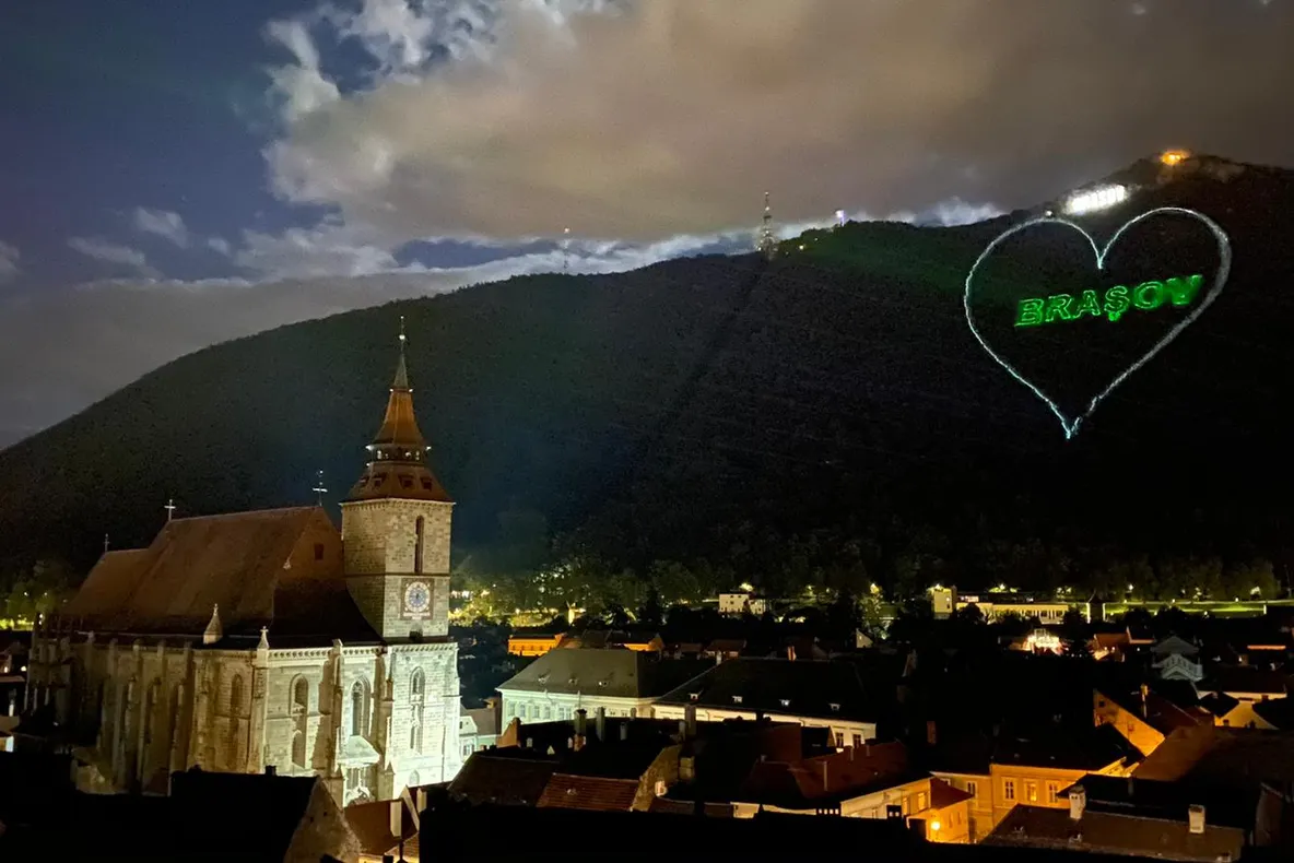 VIDEO Spectacol de lumină și culoare pentru noul primar al Brașovului
