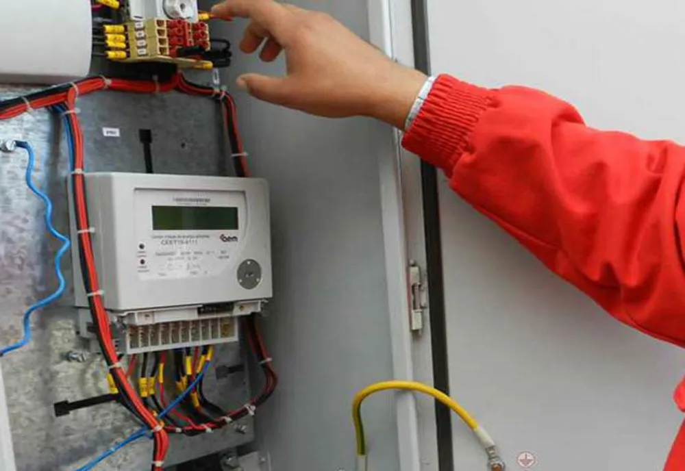 Atenție la contractele pe care le semnați! Operator de furnizare a energiei electrice amendat de OPC cu 20.000 de lei!