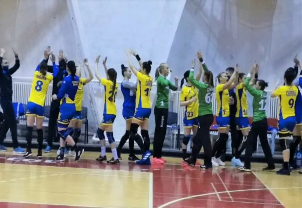 Victorie la scor pentru handbalistele Coronei, în startul campionatului