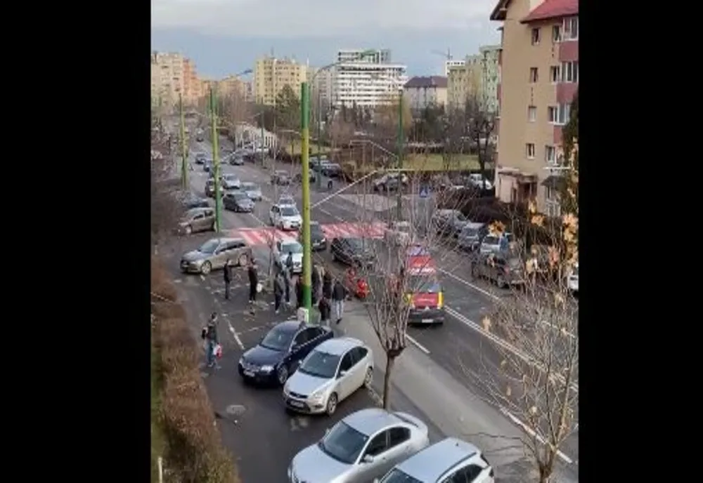 Bătrân în stare gravă după ce a fost lovit de mașină!