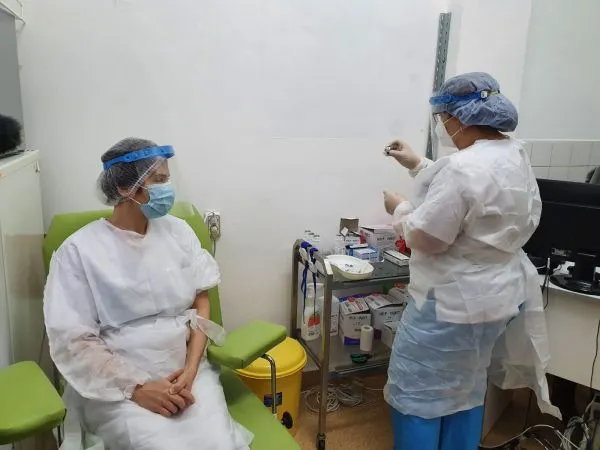 VIDEO Medicul Andreea Moldovan, la 24 de ore după ce s-a vaccinat împotriva SARS-COV-2: "Mă simt foarte bine!"