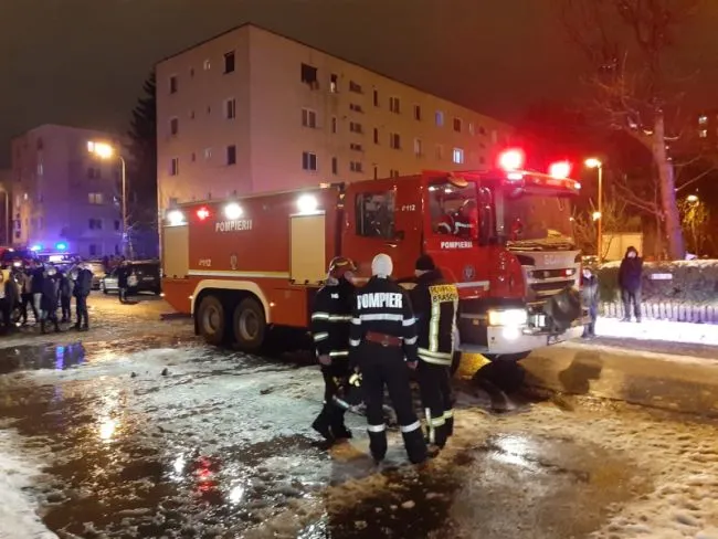 Persoană arsă de vie într-o cameră de cămin din Braşov! 50 de oameni au fost evacuați