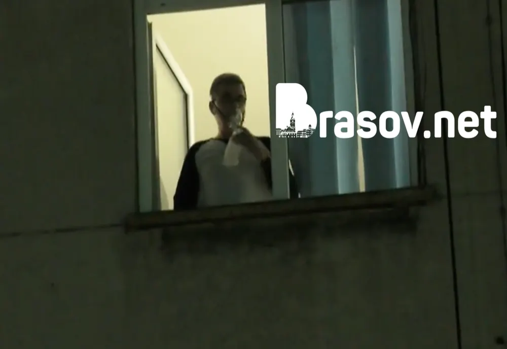VIDEO Un bolnav infectat cu SARS-COV-2 urmărește protestele anti-COVID-19!