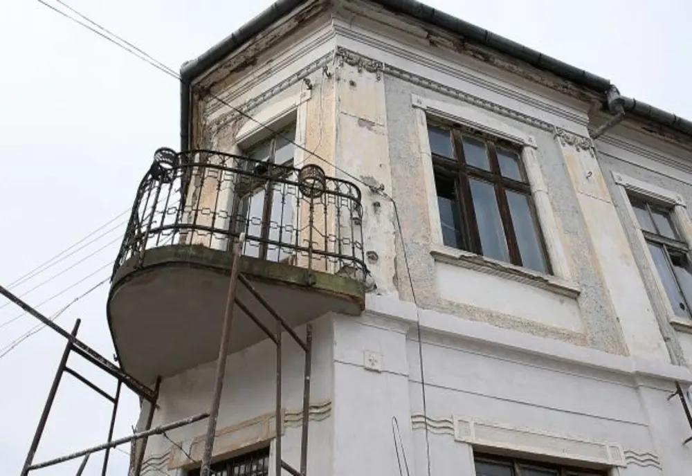 Făgărășenii au început să-și reabiliteze clădirile în urma supraimpozitării cu până la 500%