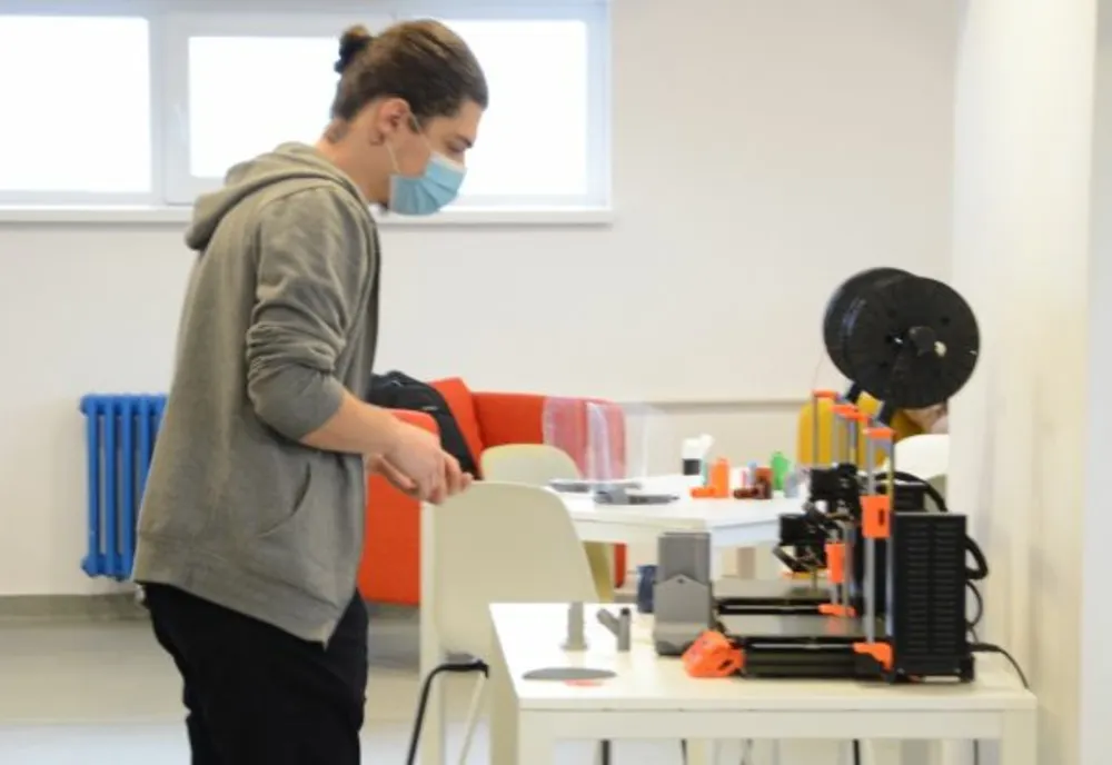 Universitatea Transilvania are un centru de printare 3D destinat studenților!