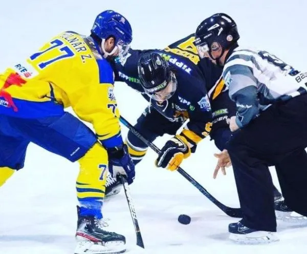 HOCHEI: Corona Wolves Brașov, în finala Erste Liga !!!