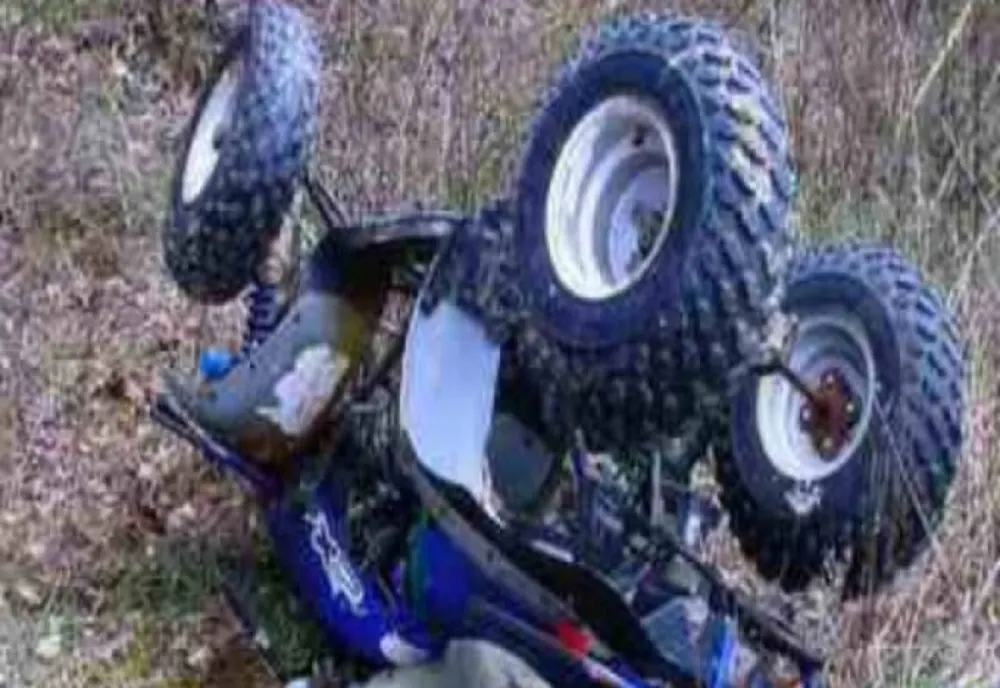 Victimă în stare gravă după ce s-a răsturnat cu ATV-ul! Şi un copil a fost rănit