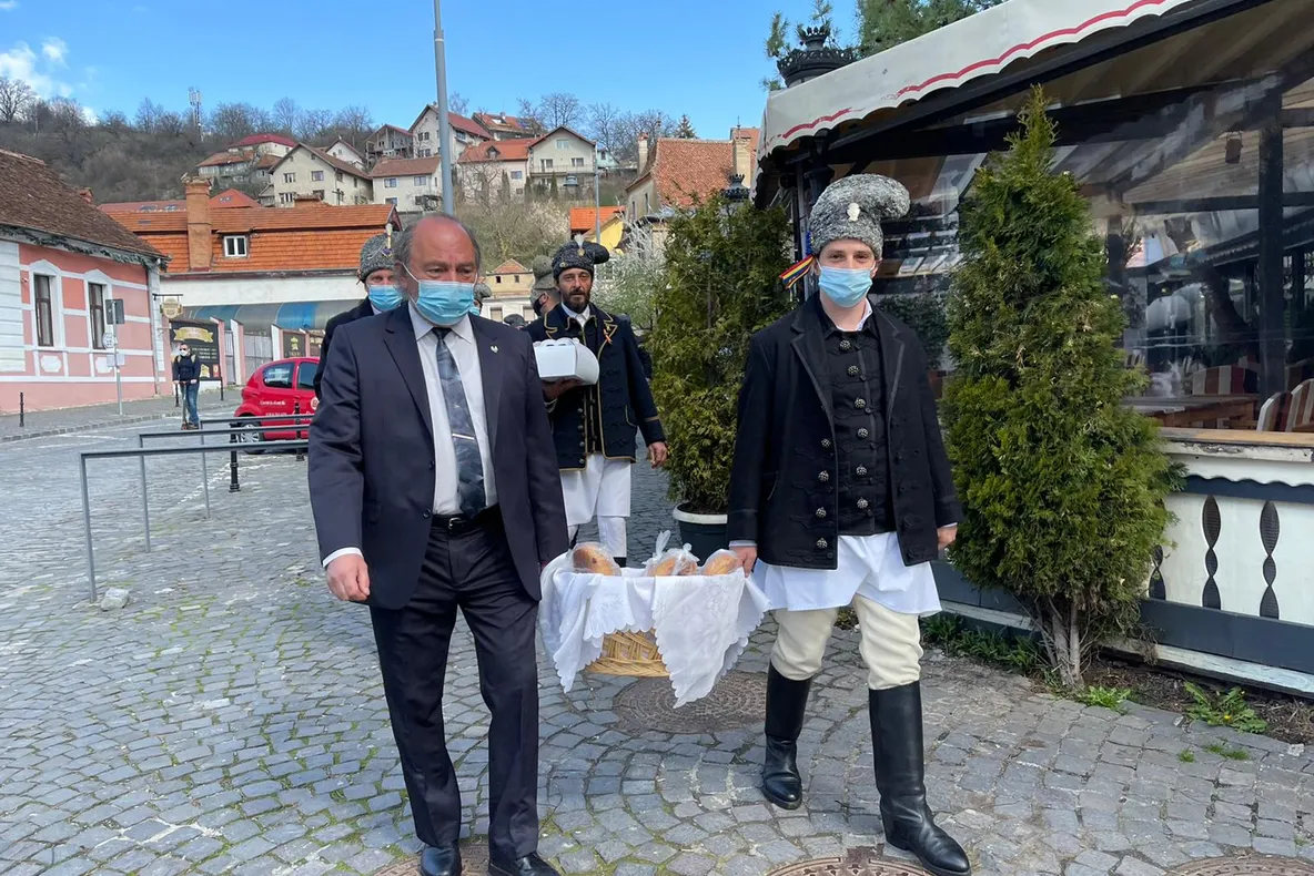 FOTO Junii duc tradiția mai departe şi în Duminica Floriilor