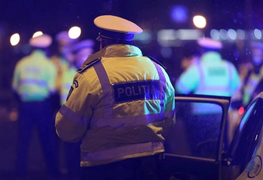 VIDEO 74 de polițiști alertați de un apel fals la 112!