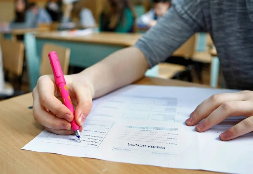 Câți absolvenți ai clasei a 8-a au fost înscriși la Evaluarea Națională?