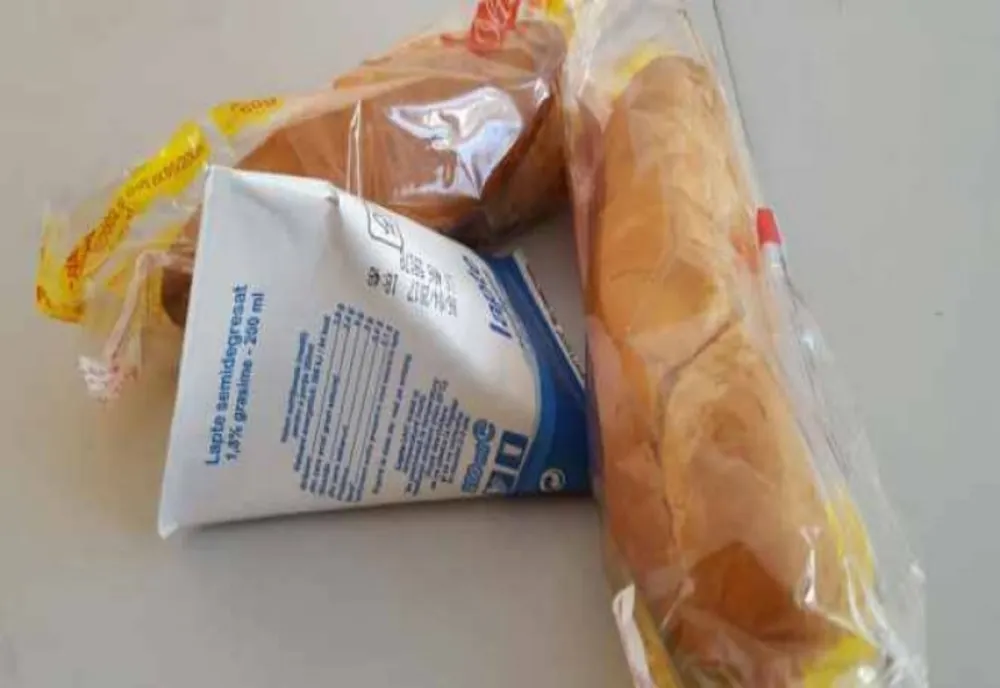Licitație pentru corn, lapte și fructe, în școlile din județul Brașov