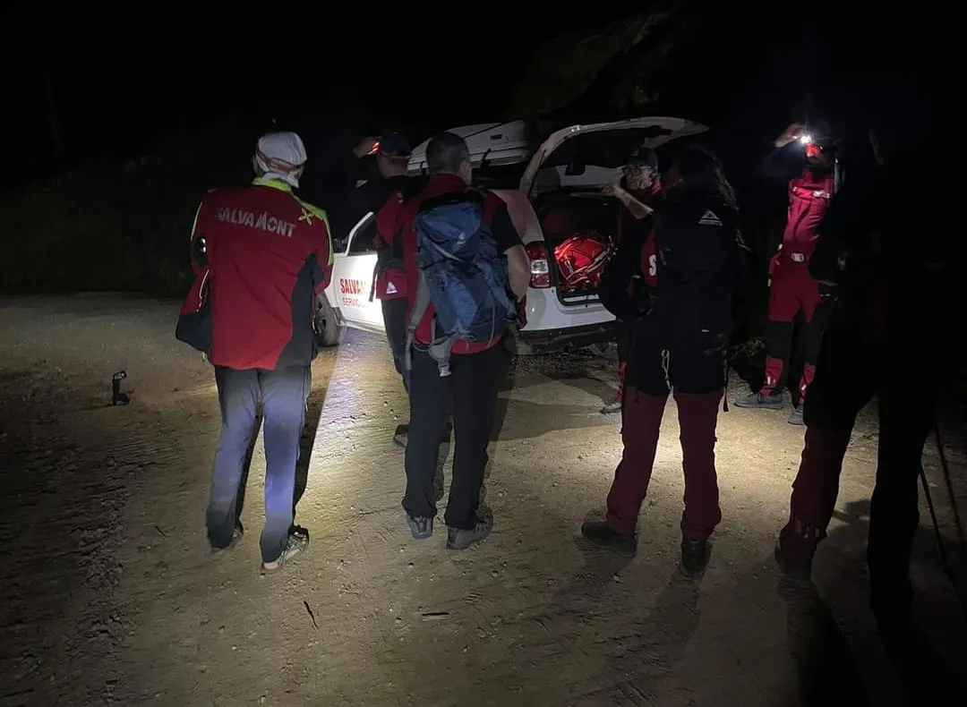 Doi tineri echipați necorespunzător s-au rătăcit pe munte