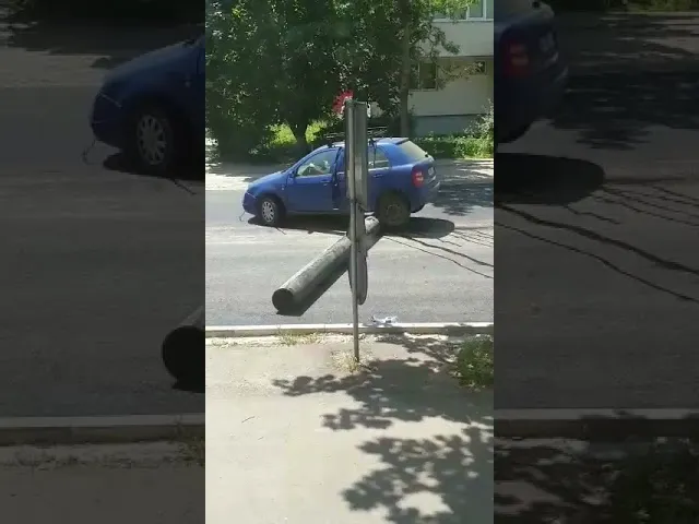 VIDEO De râs sau de plâns? Ce a pățit un şofer care a intrat cu maşina pe o stradă aflată în şantier, la Făgăraş!