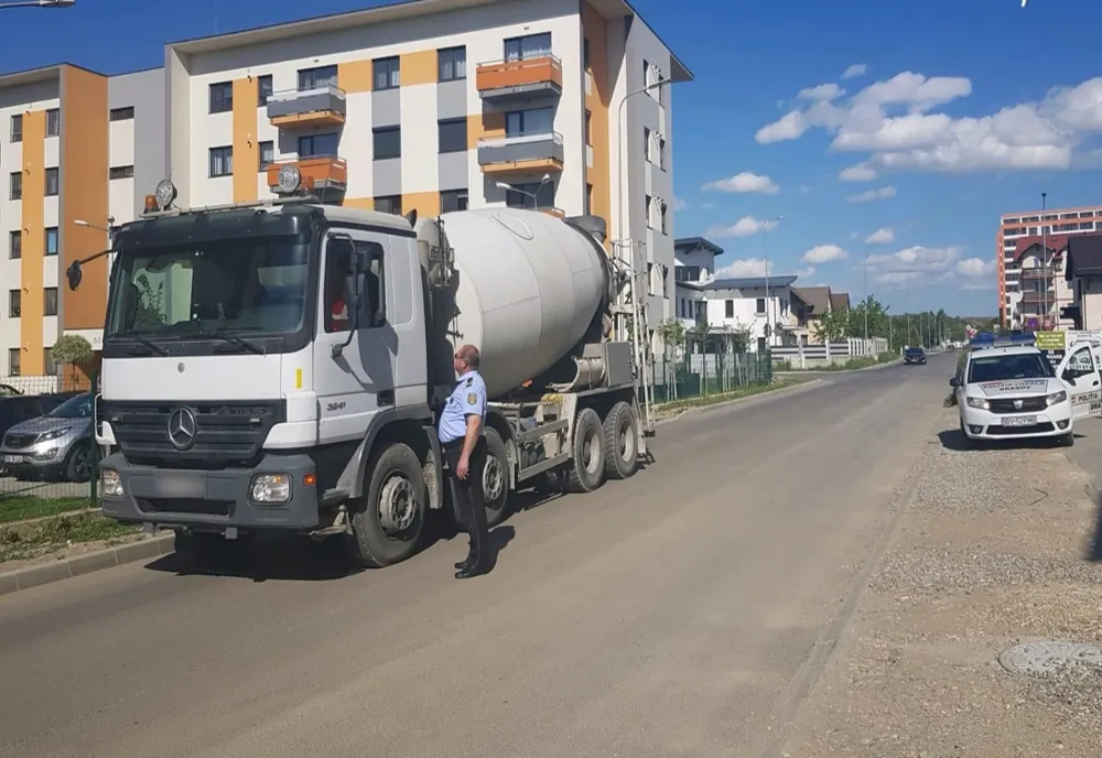 Polițiştii locali au ieşit la "vânătoare" de şoferi care conduc, ilegal, maşini de mare tonaj!